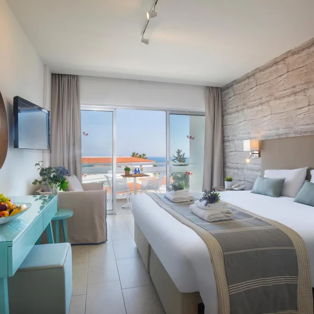 Deluxe, Single Bed, Lateral Side Sea View, Executive Lounge Access, Leonardo Plaza Cypria Maris Beach Hotel And Spa - Adults Only 3/8