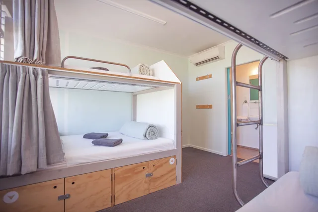 Private, Twin Beds، Absoloot Queenstown Backpackers 1/3