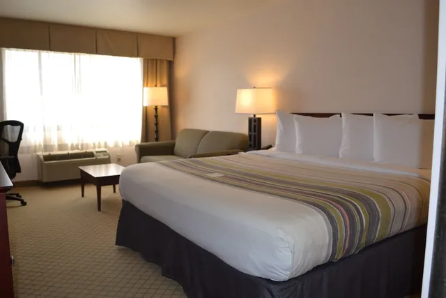 غرفة بريميوم بسرير كينج، Country Inn & Suites by Radisson, Abingdon, VA 1/4