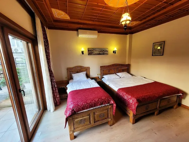 غرفة قياسية ثلاثية بسرير مزدوج وسرير فردي، Saruhan Hotel 4/8