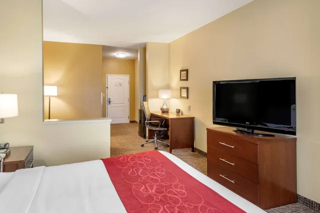 جناح بسرير كينج مع أريكة لذوي الإعاقة، Comfort Suites Montgomery East Monticello Dr 2/8