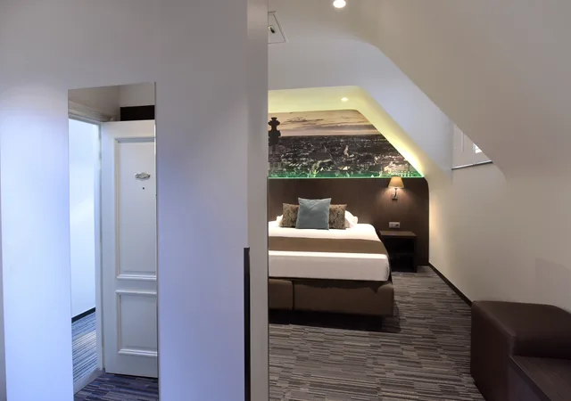 غرفة قياسية بسرير مزدوج، The Golden Tree Hotel 1/2