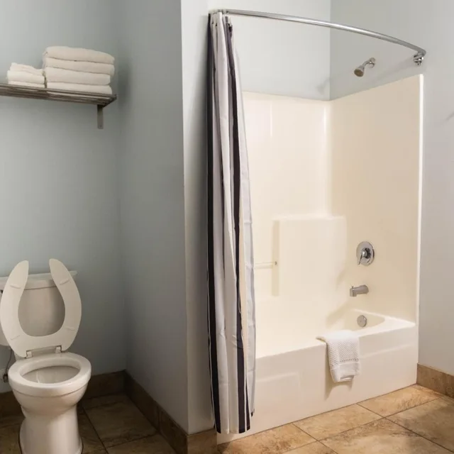 غرفة بسرير كوين بشرفة، Key West Resort on Lake Dora 6/7