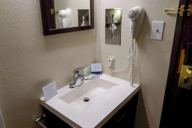 غرفة بسرير كينج، Quality Inn DFW - Airport 2/2