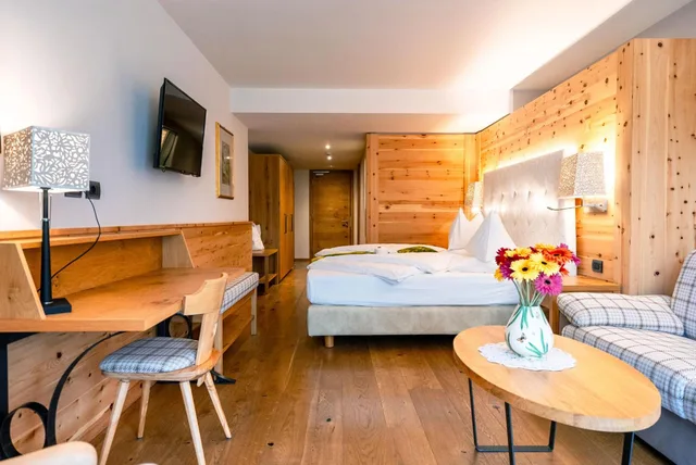 جناح جونيور، Hotel Cesa Tyrol 9/10