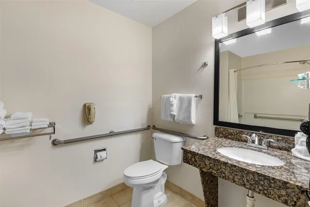 Suite, Murphy Bed, 2 Queen Beds, Sofa, Bathtub, Accessible، Best Western Alpenglo Lodge 7/10