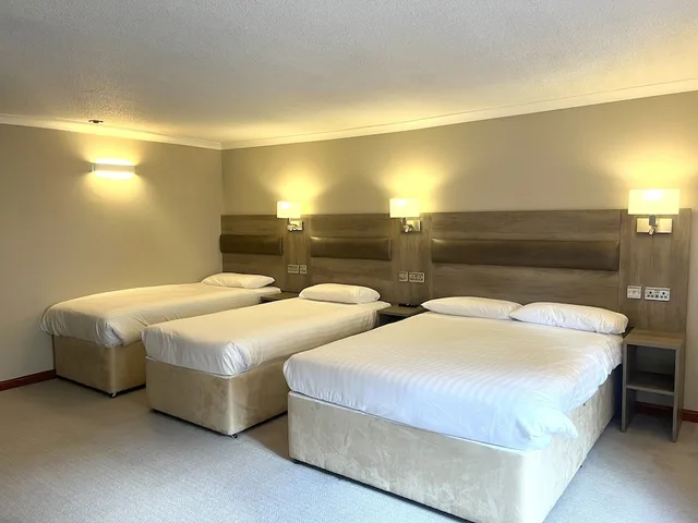 غرفة عائلية بسرير كوين وسرير فردي، The Priory Hotel 3/8