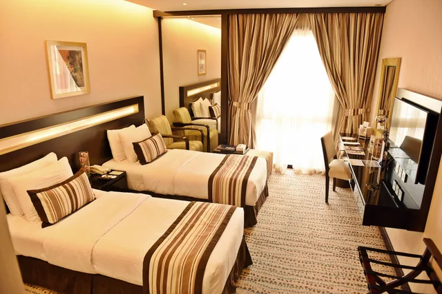 غرفة قياسية بسرير كينج، Golden Tulip Bahrain 4/10
