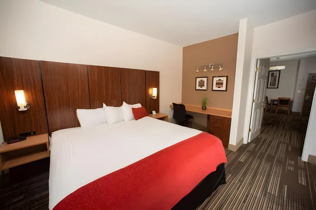 غرفة عائلية بغرفة نوم واحدة مع أريكة، Northfield Inn Suites Conference Center 1/1