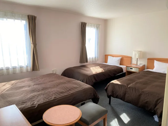 غرفة ثلاثية بسرير مزدوج وسريرين منفصلين، Sakura Hotel Hatagaya 1/2