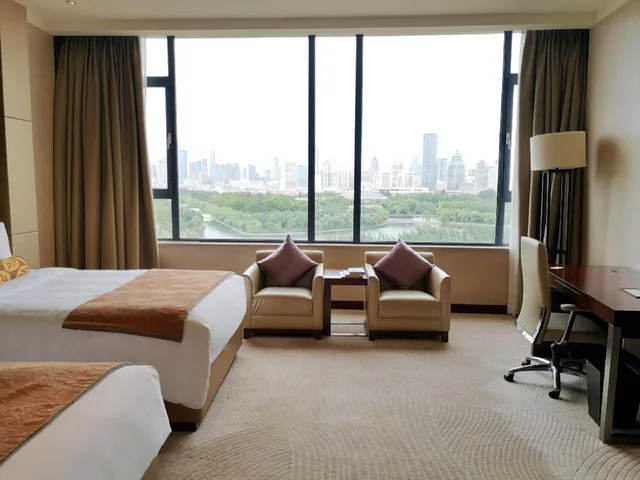 Deluxe, Twin Beds, Lake View, Renaissance Tianjin Lakeview Hotel 2/3