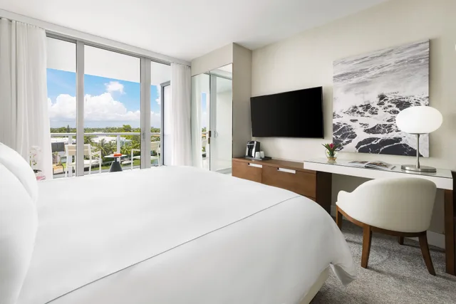 جناح غراند ديلوكس ركني بسرير كينج وسريرين كوين بشرفة، The Altair Hotel Bay Harbor Miami 3/8