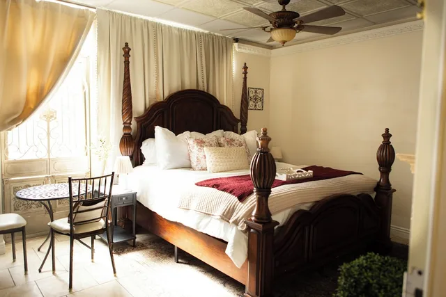 غرفة بسرير كينج، 5th East Hall Bed Breakfast 2/7