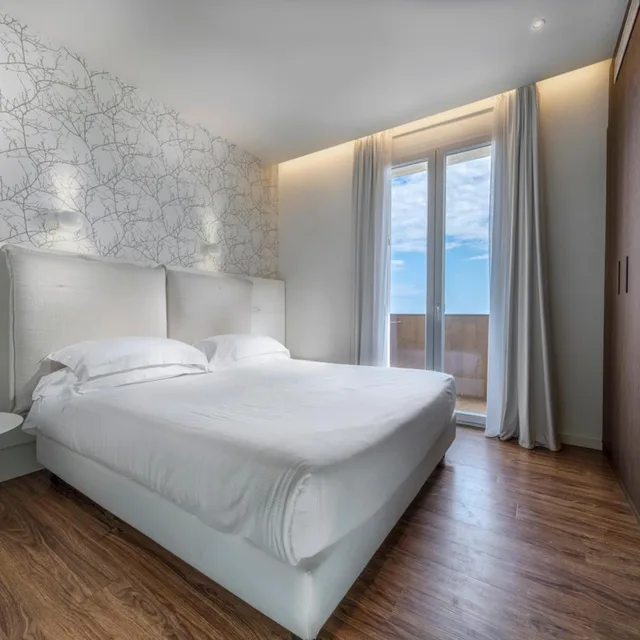 S Suite, Triple, Hotel Select Suites & Spa 1/10