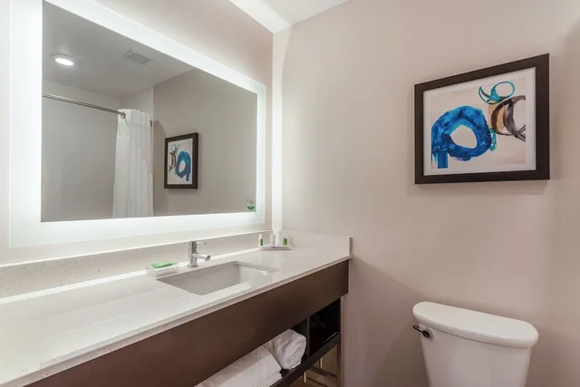 جناح بسريرين كوين بغرفة نوم واحدة، Holiday Inn & Suites Jefferson City 2/2