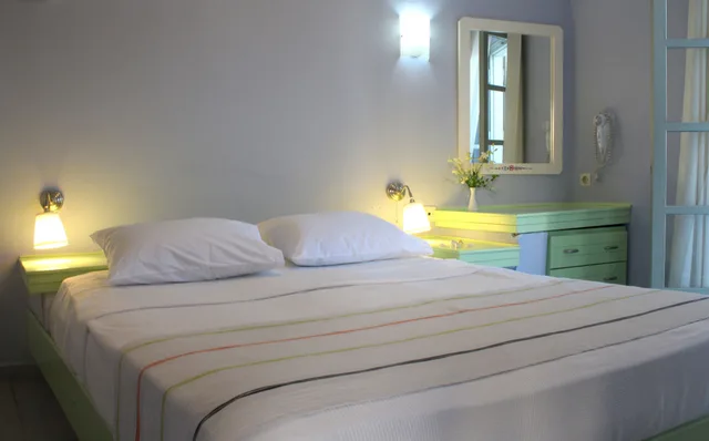 Studio, Queen Bed, Street View, Sofa، Nissia Kamares Hotel Apartments 6/10
