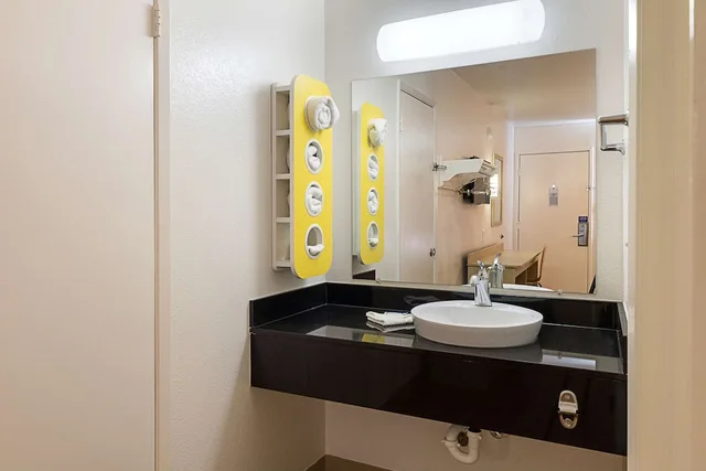 غرفة قياسية بسريرين مزدوجين، Motel6 Mcallen, TX 5/7