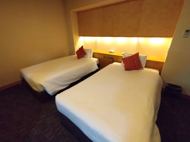 غرفة يابانية غربية بسريرين منفصلين وفرشتي فوتون، Asakusa Central Hotel 1/6