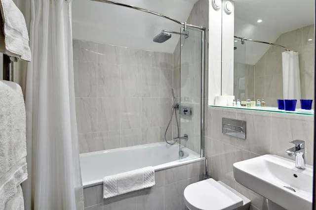 جناح سيغنتشر بسرير كوين، Mandolay Hotel Guildford 1/1