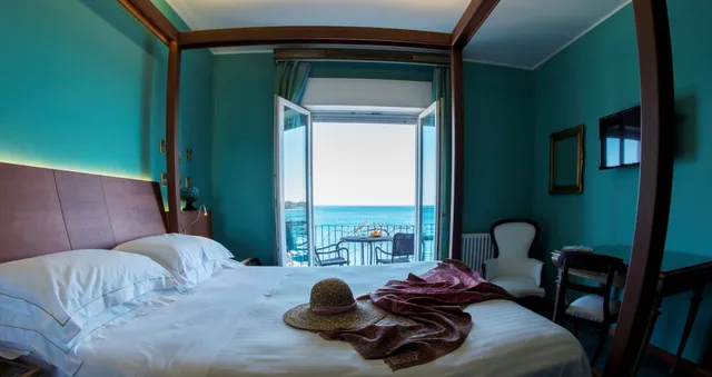 غرفة ديلوكس بسرير كينج بإطلالة على البحر بشرفة، Hotel Palladio 1/10