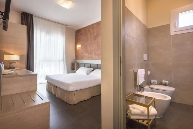 Family, 2 Queen Beds, 2 Bathrooms، Hotel Helvetia 10/10