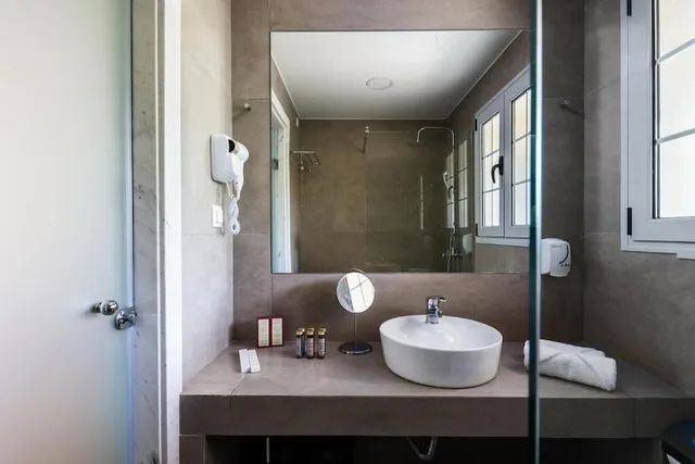 جناح عائلي سوبيريور بسرير كينج بغرفتين مع أريكة، Akron Seascape Resort 8/8
