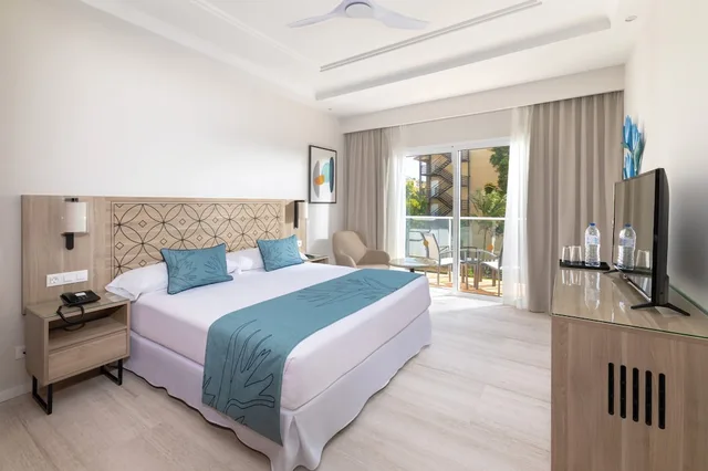 غرفة بشرفة مفردة بسرير كينج، Hotel Riu Madeira 6/9