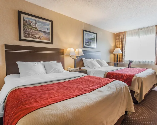 Upgrade, 2 Queen Beds، Comfort Inn On The Bay 1/10