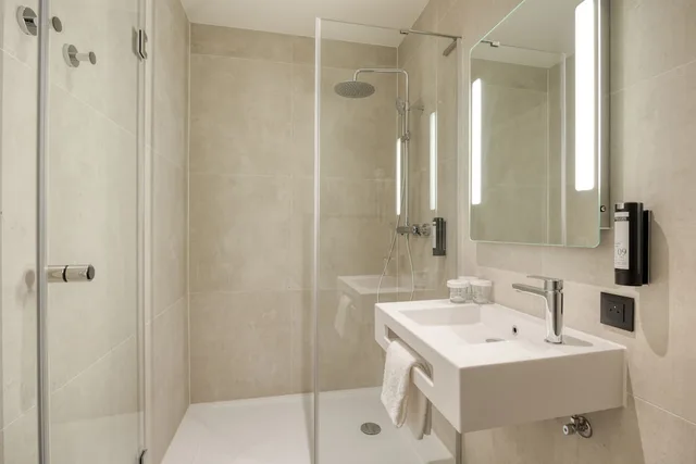 غرفة ثلاثية بسرير مزدوج وسرير فردي، B&B Hotel Hasselt 5/5