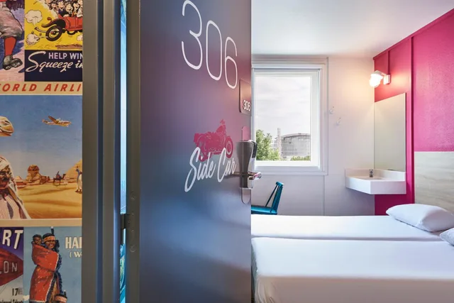 Car, Twin Beds, Shared Bathroom، hotelF1 Roissy CDG 10/10