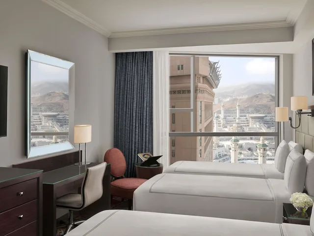 غرفة كلاسيكية بسريرين منفصلين بإطلالة على الحرم، سويس اوتيل المقام مكة(Swissotel Al Maqam Makkah) 5/10
