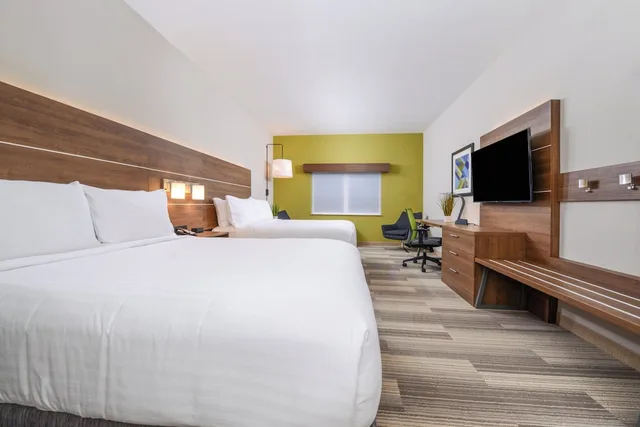 غرفة بسريرين كوين لذوي الإعاقة، Holiday Inn Express Suites St Petersburg Seminole Area 2/5