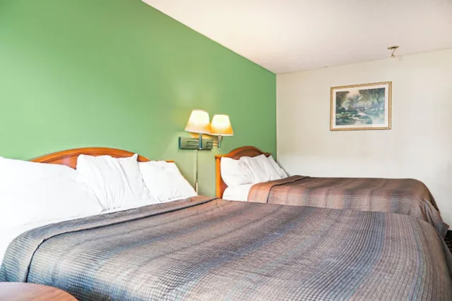 غرفة بسريرين كوين للمدخنين، Economy Inn by OYO Ashburn I-75 3/6