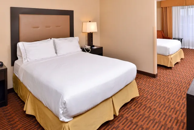 جناح بسريرين كوين بغرفة نوم واحدة بحوض استحمام، Holiday Inn Express Breezewood 4/10