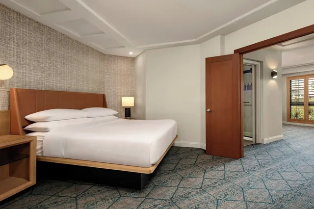 جناح بسرير كينج، SHERATON LA JOLLA HOTEL 1/5