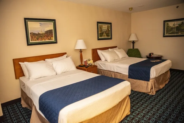 Mini, Suite, 2 Double Beds، Capital Plaza Hotel 1/4