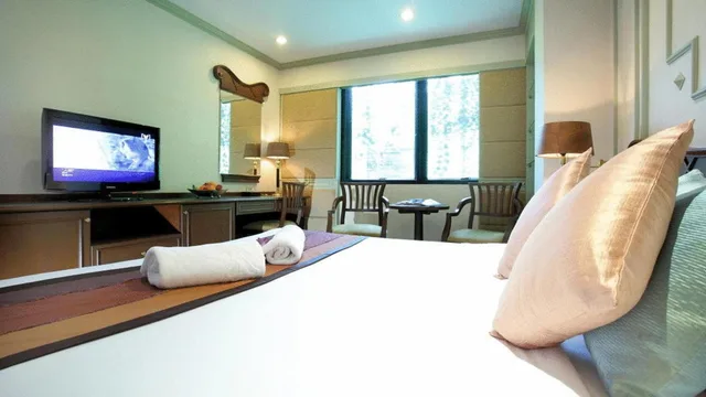 Deluxe, Double Bed, Majestic Suites 2/7