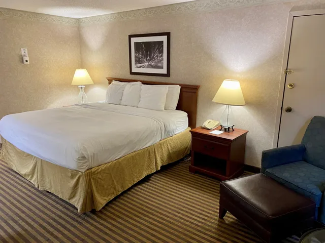 غرفة بسرير كينج، Radisson Hotel Philadelphia Northeast 2/10