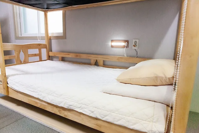 غرفة رباعية بأسرّة بطابقين، Familie Guest House Busan Station - Hostel 1/3