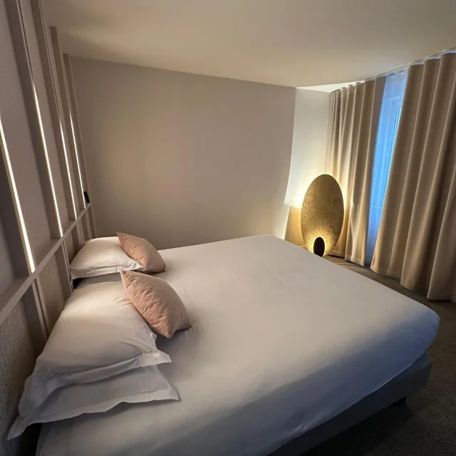 جناح، Hotel Medieval 5/8