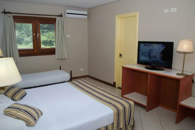 غرفة عائلية ثلاثية بسرير مزدوج وسرير فردي، Marcopolo Suites Iguazu 2/10