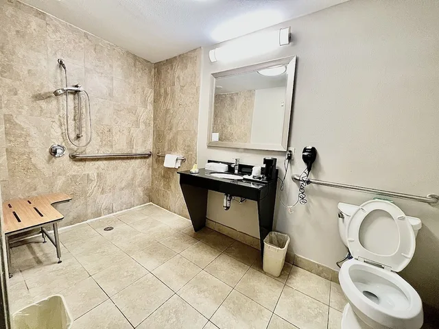 غرفة بسرير مزدوج لذوي الإعاقة، Days Inn Suites By Wyndham Arlington Near Six Flags 4/4