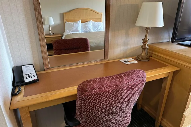 Deluxe, 2 Queen Beds, Travelodge by Wyndham Chetwynd 4/5
