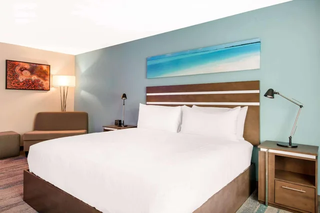 غرفة قياسية بسرير كينج لذوي الإعاقة، The Cove Hotel, Ascend Hotel Collection 2/10