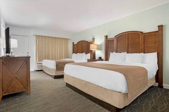 Suite, 2 King Beds, Street View, Kitchenette، Best Western On The Beach 1/3