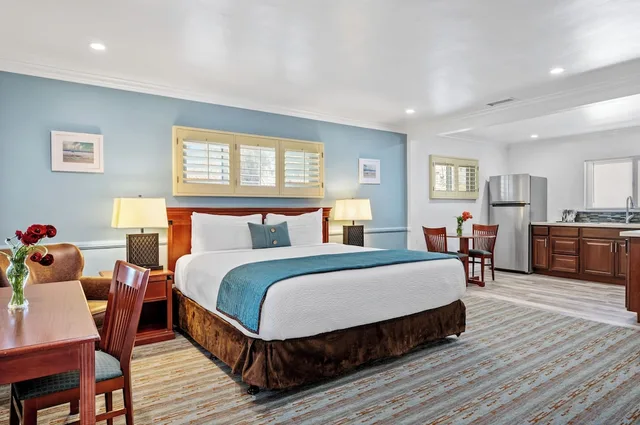 Junior Suite, King Bed, Brisas Del Mar Inn At The Beach 1/3
