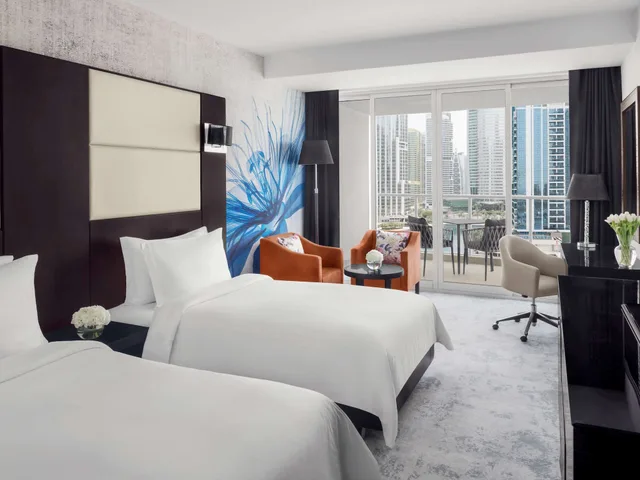 جناح بريميوم بسرير كينج، Movenpick Jumeirah Lakes Towers 1/6