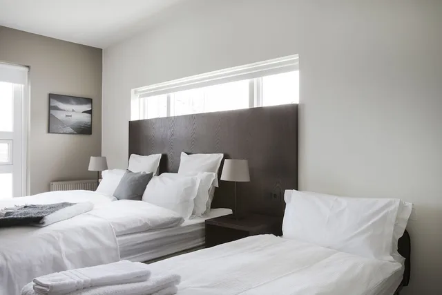غرفة ثلاثية بفراش فوتون وسرير مزدوج وسرير فردي، Hotel Odinsve 6/10