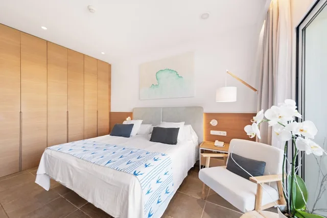 غرفة سوبيريور بسرير كوين بإطلالة على البحر بشرفة، HOTEL VILLA CHIQUITA 3/10