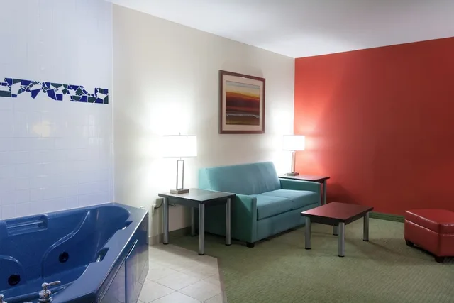 جناح بسرير كينج بغرفة نوم واحدة، Holiday Inn Express Hotel Suites Brownsville 3/5
